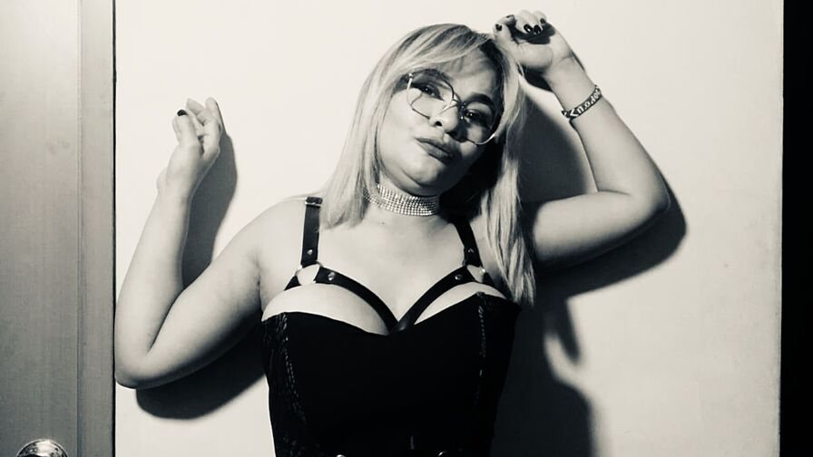 BelliniSarah Nude