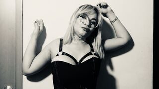 Free Nude BelliniSarah