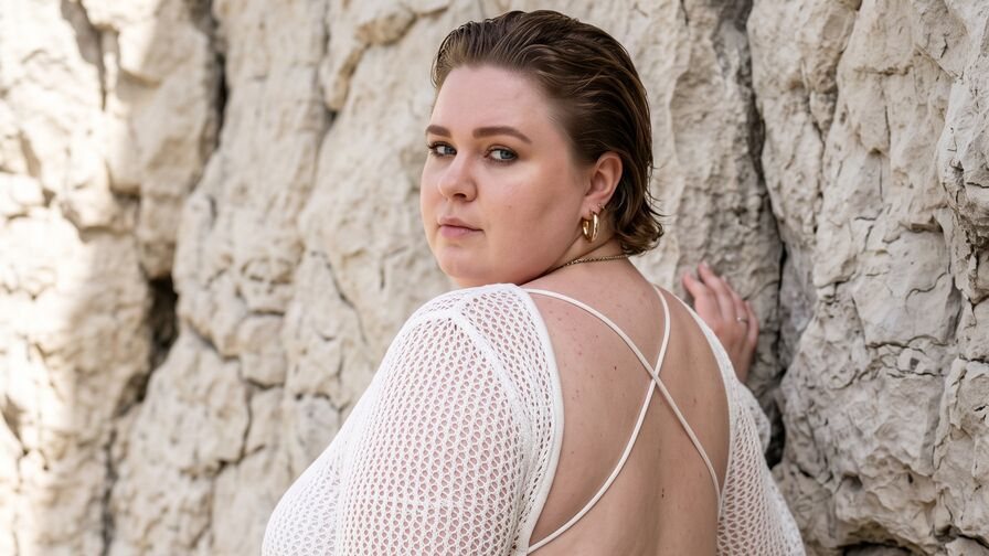 ChloeThru Nude