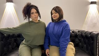 Free Nude DakotaAndAnnie
