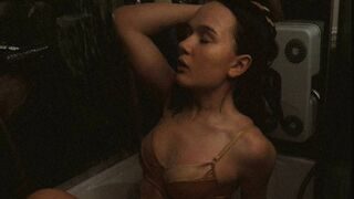 Free Nude DavinaHislip