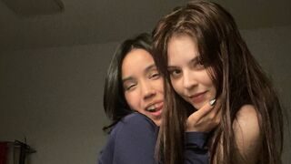 Free Nude DebAndCaitlin