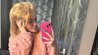 Free Nude ElizabethCamaro