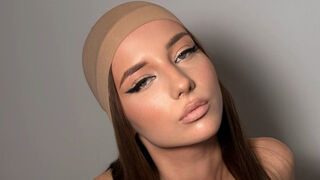Free Nude EmelyHurry
