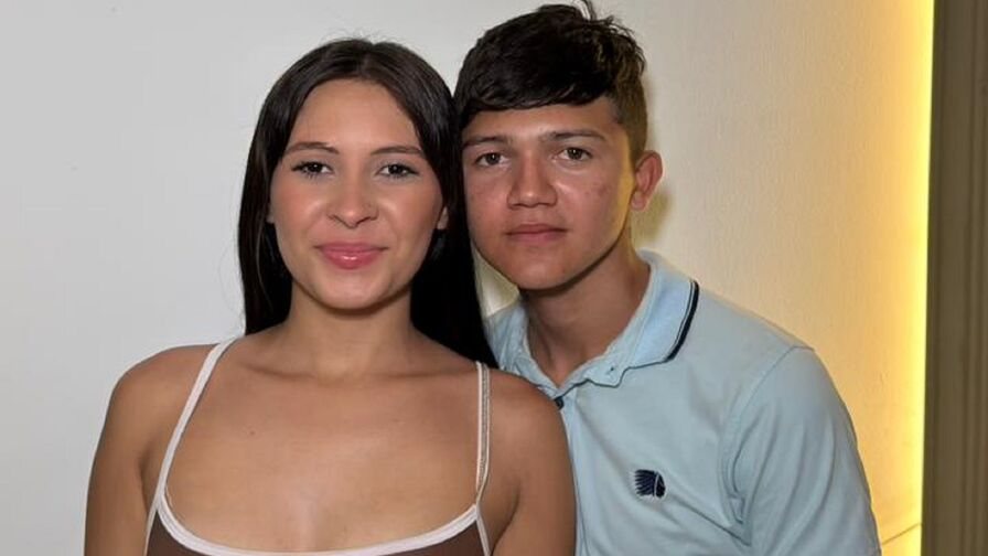 EmmaAndMax Nude