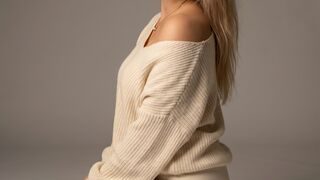 Free Nude EmmaRobertson