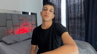 Free Nude EnzoVillareal