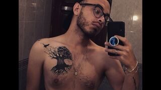 Free Nude GuitNava