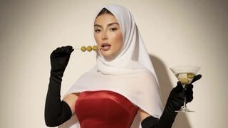 Free Nude HalaiaNoor