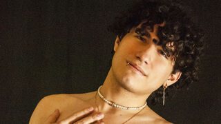 Free Nude HilarionBlake