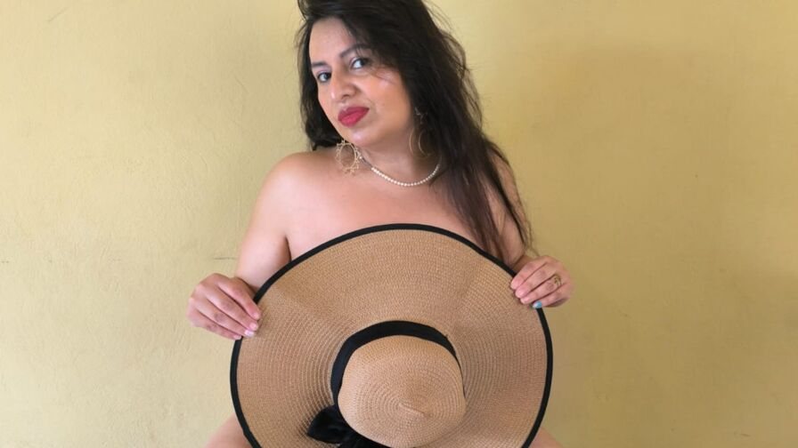 InnanaBelby Nude