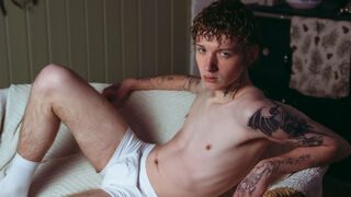 Free Nude JustinOwens