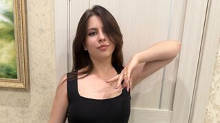 Free Nude KiraHolls