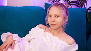 Free Nude KiraTisdale