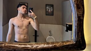 Free Nude LeoPardos
