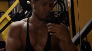 Free Nude LeonMike