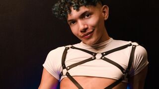 Free Nude LucasRya