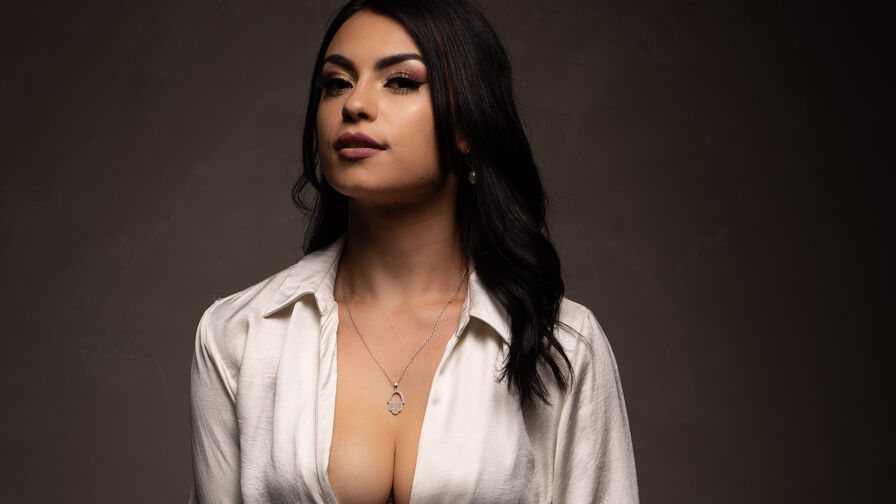 MaiaEverly Nude