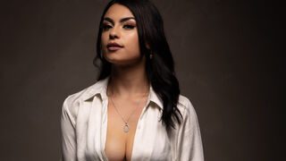 Free Nude MaiaEverly
