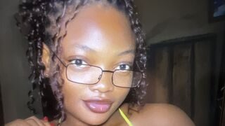 Free Nude MakyDina