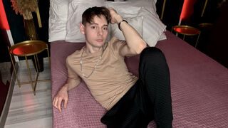 Free Nude MartinPerry