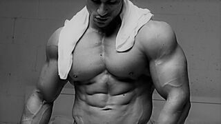 Free Nude MaxThunder