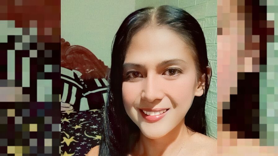 Mayie Nude