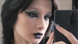 Free Nude MeriHollway