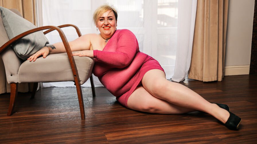 MonikaLawn Nude