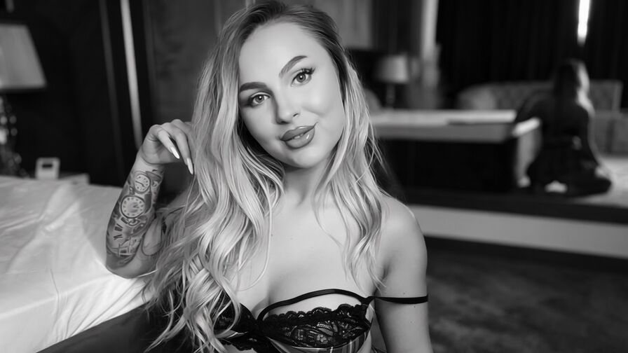 Nicole Nude