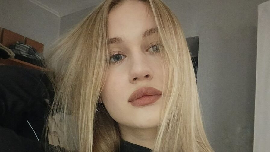 SadieTandon Nude