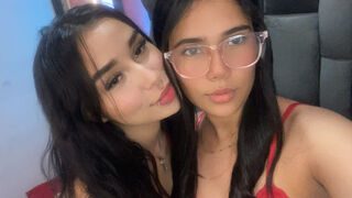 Free Nude SaraAndLeyla