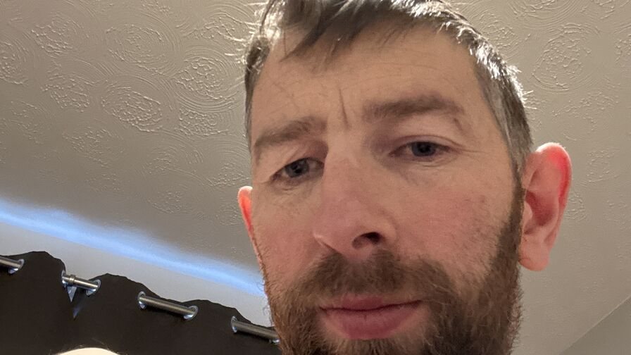 SimonHands Nude