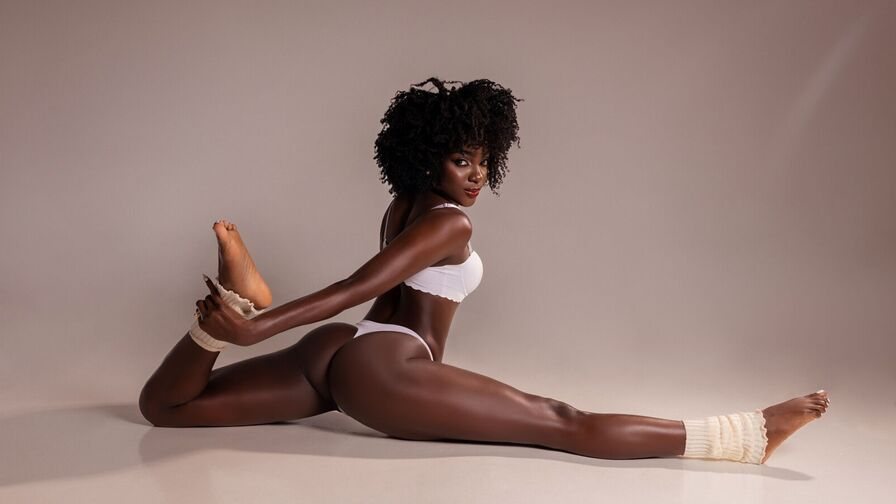 YaraDavis Nude