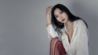 Free Nude YeseniaCousens