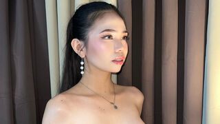 Free Nude YlianaGivenchy